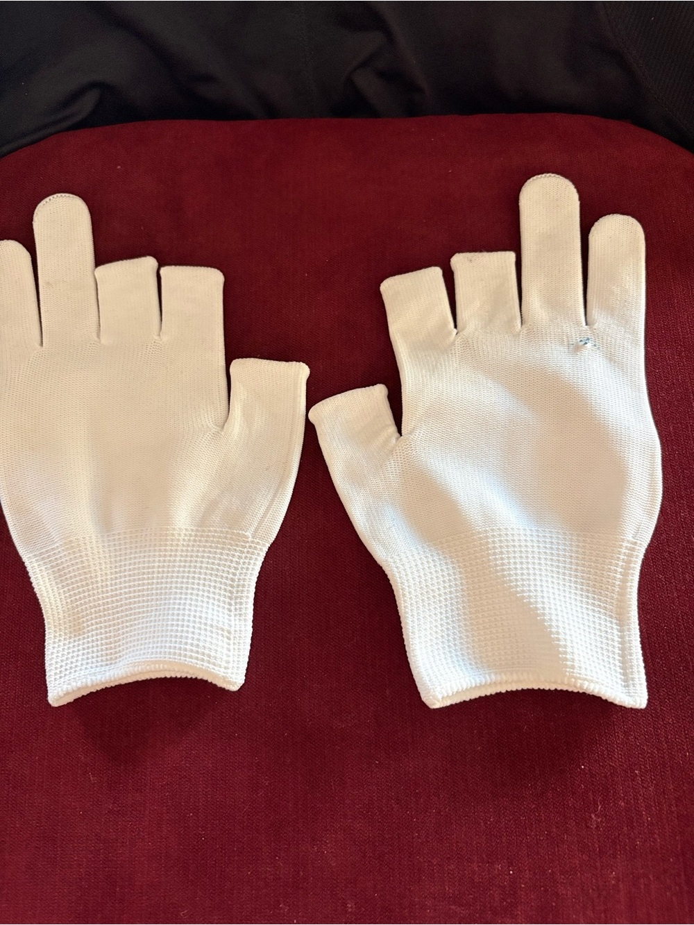 Never Use Unisex White 3-Finger Cut Outdoor Sports Gloves with Palm Grip Dots